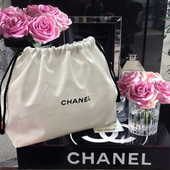 CHANEL white cotton canvas drawstring pouch cosmetic bag storage bag - AUTHENTIC - Picture 4 of 15